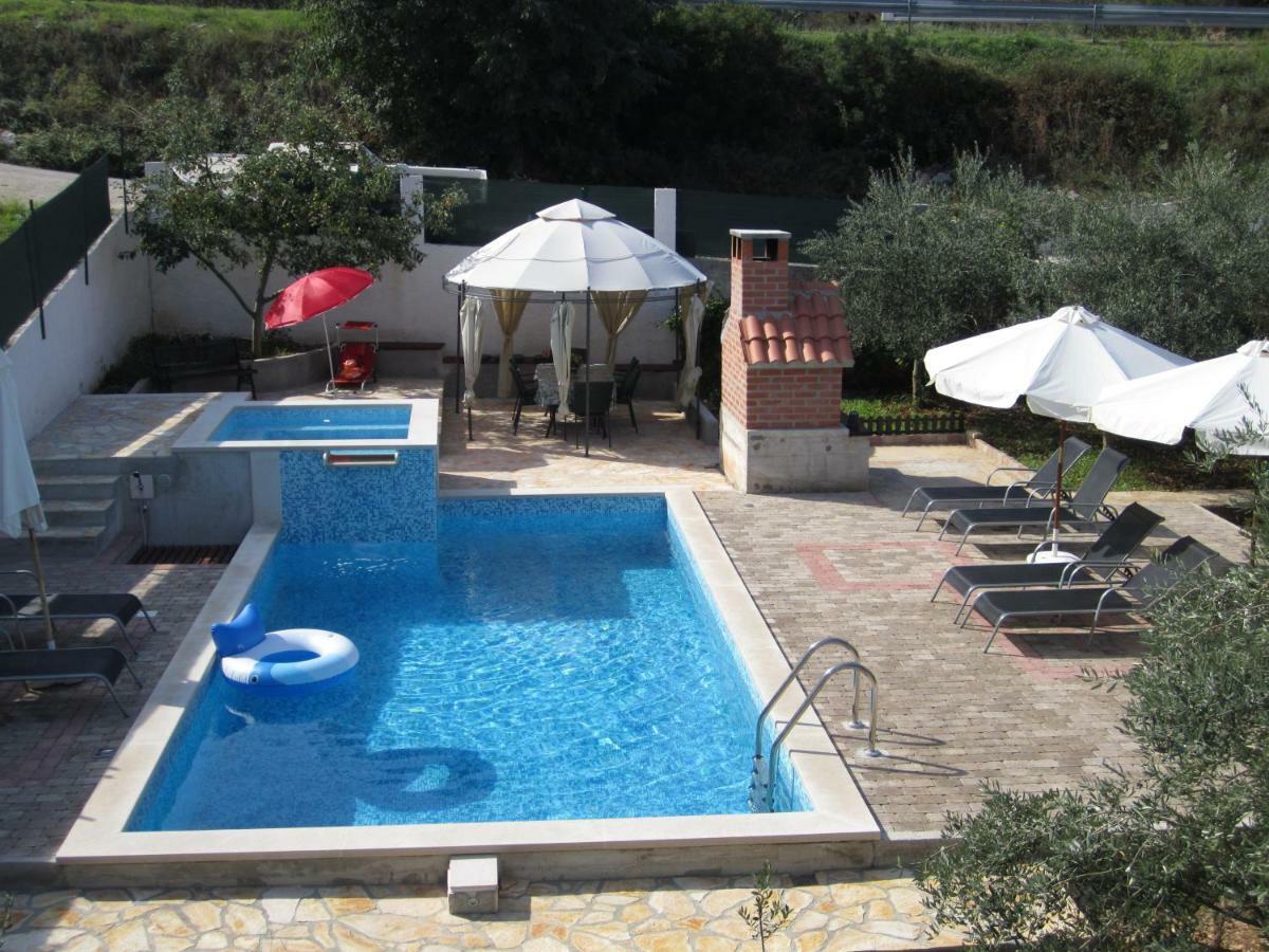 Nives B. Apartment Supetar Exterior photo