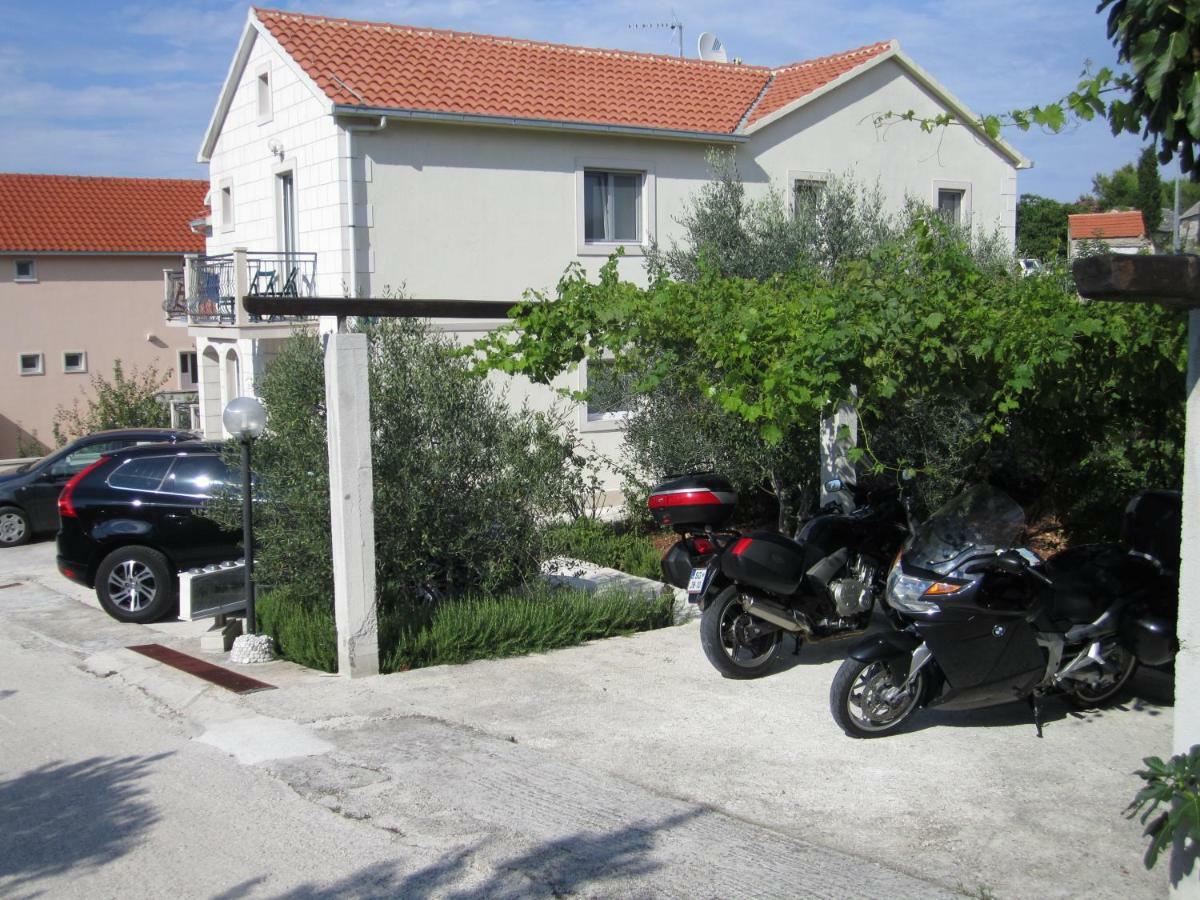 Nives B. Apartment Supetar Exterior photo