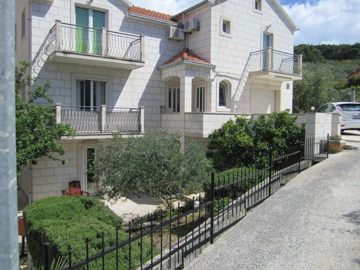 Nives B. Apartment Supetar Exterior photo