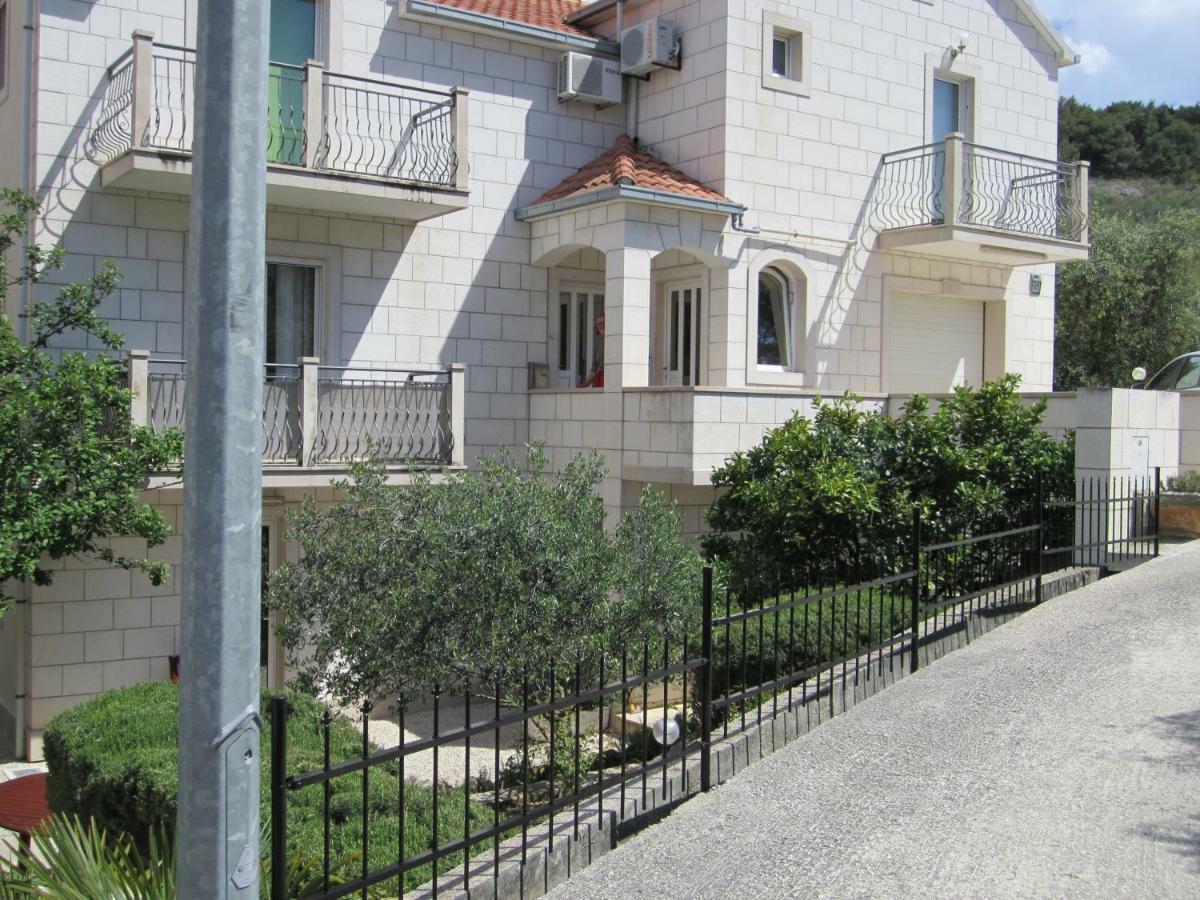 Nives B. Apartment Supetar Exterior photo